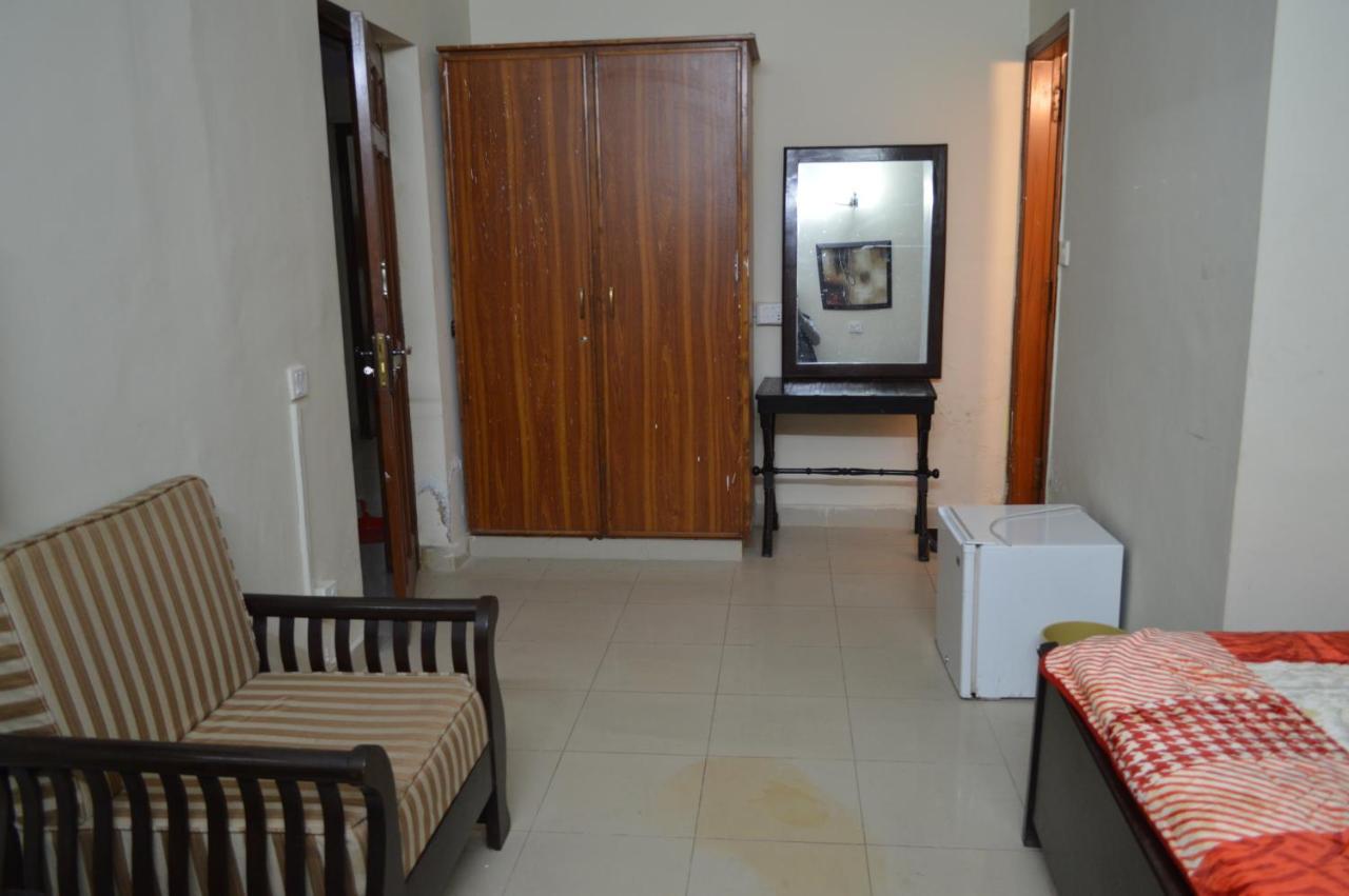 Tourist Hub Islamabad Bed & Breakfast Exterior photo