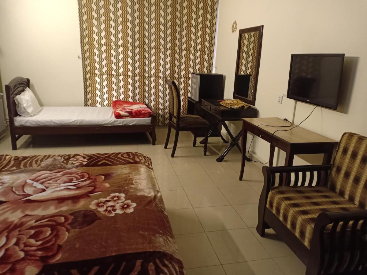 Tourist Hub Islamabad Bed & Breakfast Exterior photo
