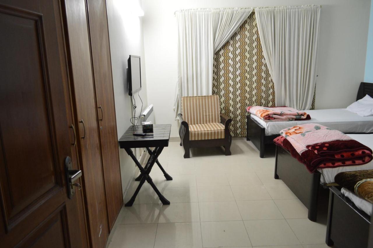 Tourist Hub Islamabad Bed & Breakfast Exterior photo